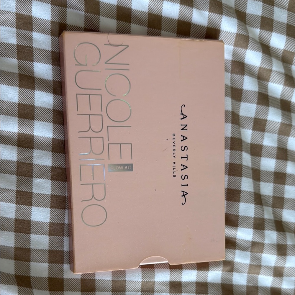 Anastasia Beverly Hills Nicole Guerriero Glow Kit in Peach